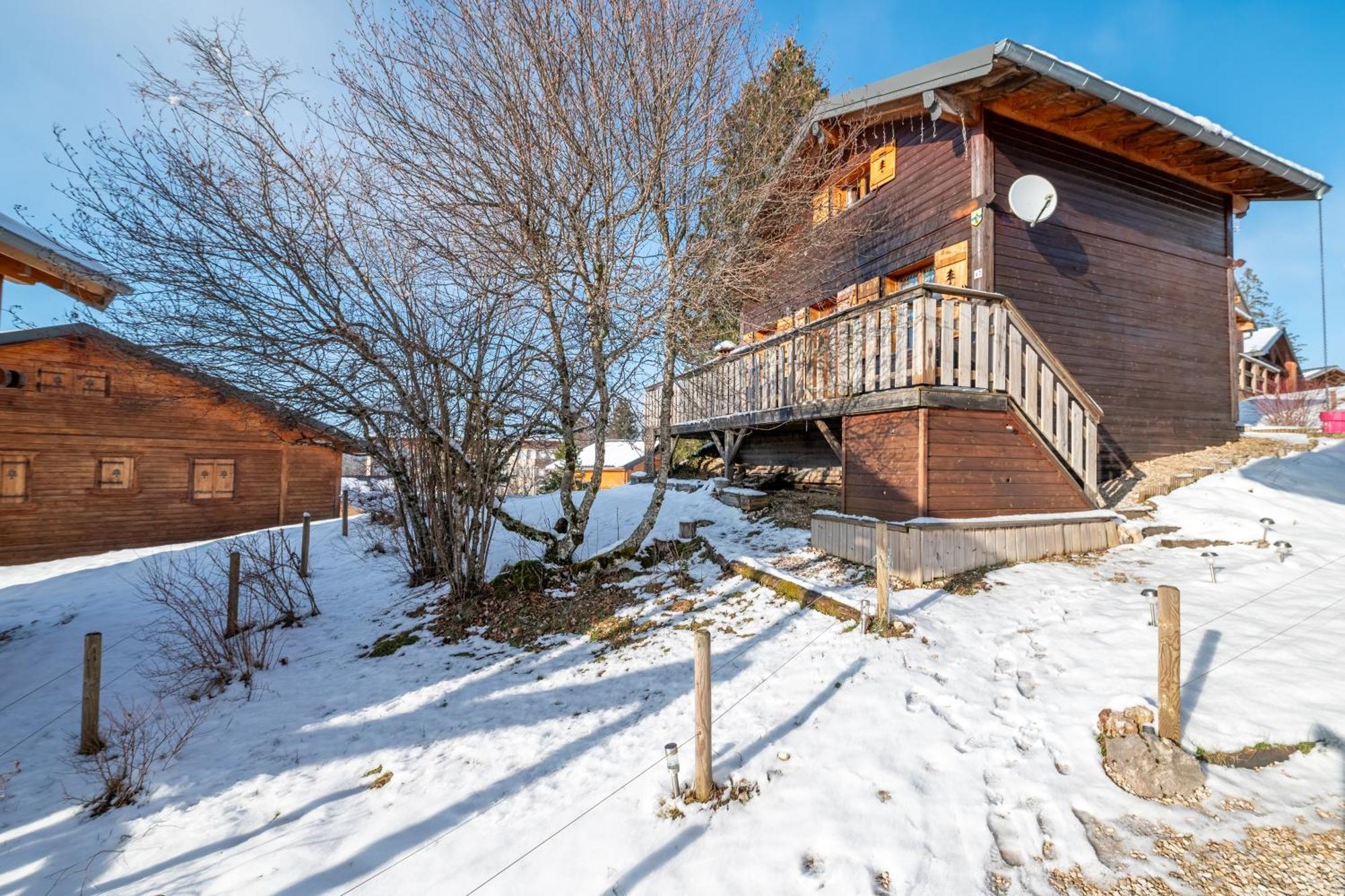 Chalet L'Embellie - Chalet Avec Piscine Partagee Saint-Laurent-en-Grandvaux Exterior foto
