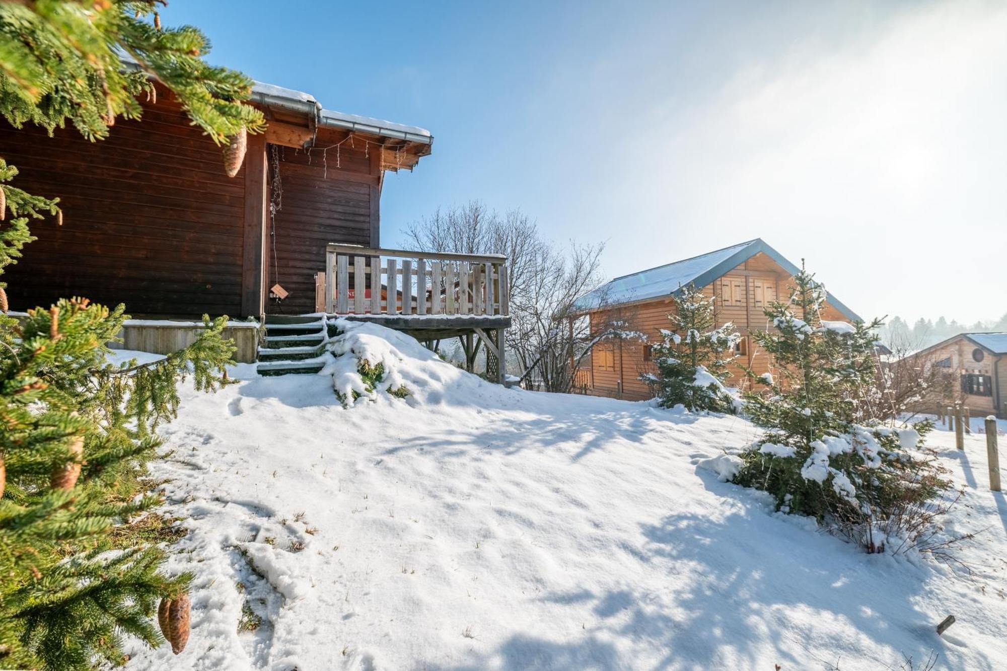 Chalet L'Embellie - Chalet Avec Piscine Partagee Saint-Laurent-en-Grandvaux Exterior foto